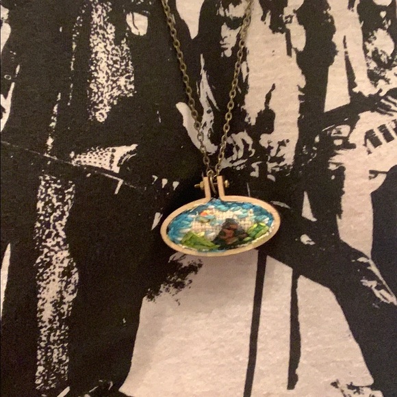 Embroidery landscape necklace - Picture 3 of 3